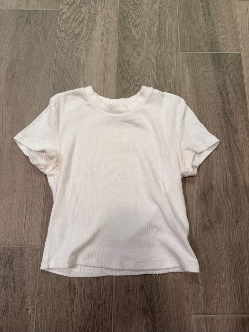 TNA Women’s Classic White Short-Sleeve Tee Size Small